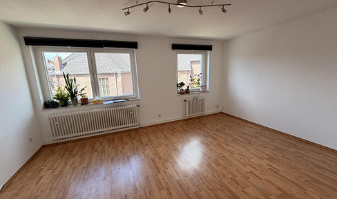 City, gut geschnittene schöne 3-Zimmer Wohnung an der Lorettostraße/Ecke Bilker Allee
