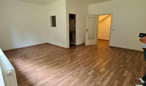 Schöne Wohnung mit Terasse und Garten