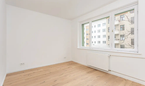 Erstbezug nach Renovierung: Moderne 4-Zimmer-Wohnung mit Balkon in Oberbilk