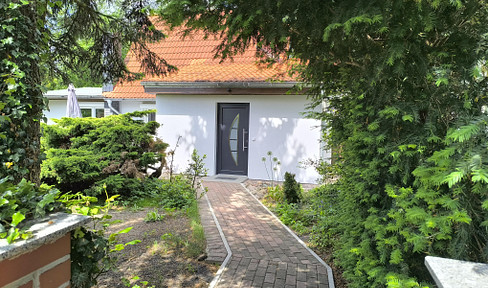 Usedom Island: Detached house, close to the beach, in a quiet, green location, completely renovated, and available without commission.