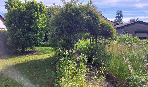 Renovation opportunity or dream new build? A property with significant potential, priced according to its land value!