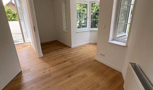 Provisionsfrei: Sanierte 2-Zimmer-Wohnung mit riesiger Terrasse