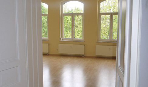 DD-Cotta: Stylish and spacious apartment from the Gründerzeit era, featuring a fitted kitchen and a private garden area!