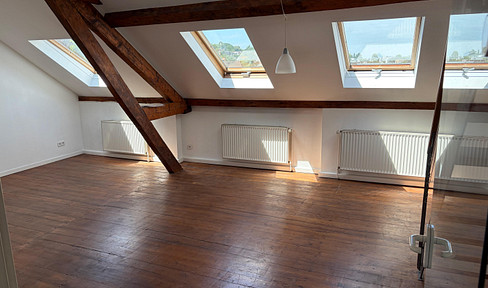 Bright, spacious maisonette apartment with a rooftop terrace and panoramic views, located in the city center of Aachen.