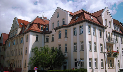 Großzügige Altbauwohnung mit hohen Decken und 2 Balkonen