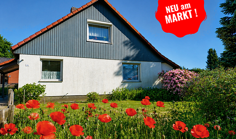 Detached house in a prime location in Lebenstedt, featuring 4.5 rooms and a large garden.