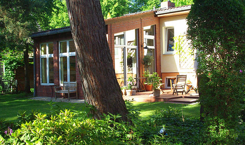 Mediterranean living in Berlin-Lichtenrade – a lovingly modernized single-family home.