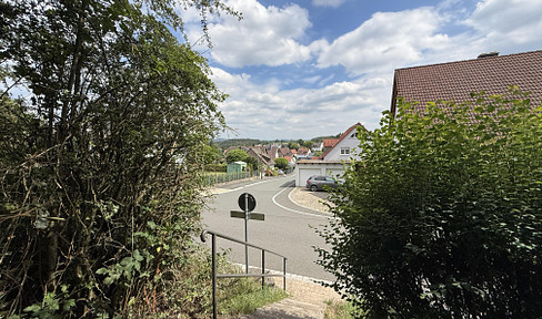 RARE OPPORTUNITY: Building plot in a desirable residential area – elevated in Lauf/Simonshofen, with breathtaking views.