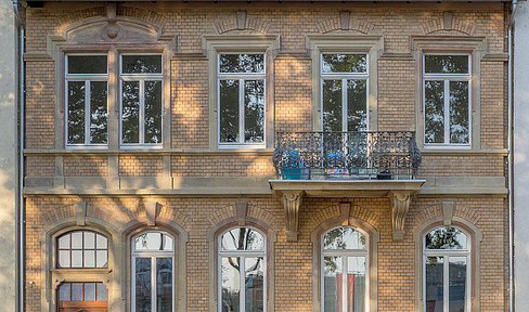 Office located opposite the customs harbor, in a historic building.
