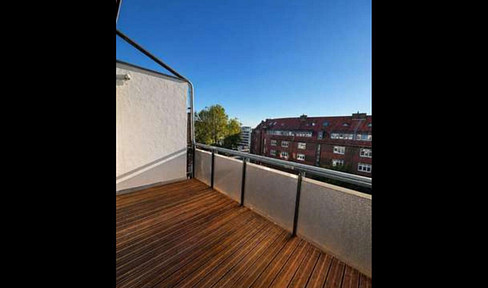 Attractive, bright maisonette apartment with a terrace and panoramic views.