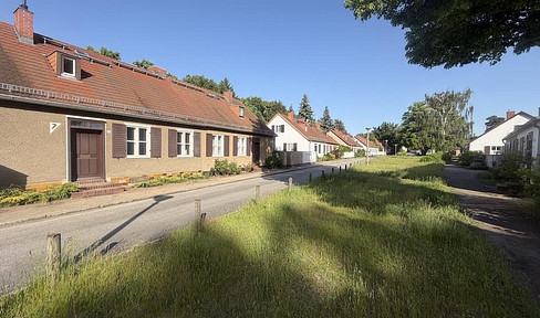 Potsdam Waldstadt: Doppelhaushälfte mit idyllischem Garten und 3 Garagen !