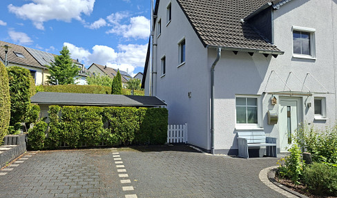 Doppelhaushälfte mit 5 Zimmern in Toplage von Hennef (Sieg)