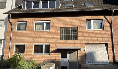 RHEINLAGE  4 PARTEIENHAUS  MIT GARAGE + STELLPLÄTZEN