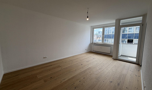 Renovated 1-bedroom apartment with a kitchen and balcony, located in the city center.