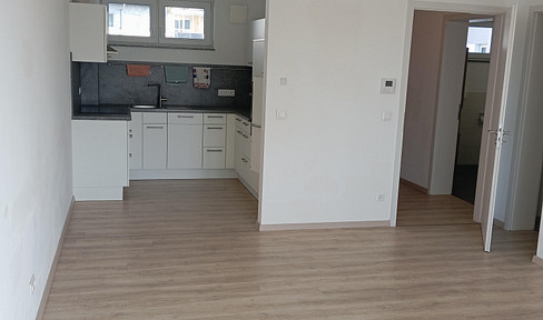 Senior-friendly 2-room apartment, high-quality furnishings, ASB service.