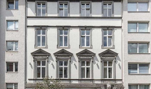 Fully furnished, renovated apartment in a historic building, located in the Unterbilk district, near Loretto.