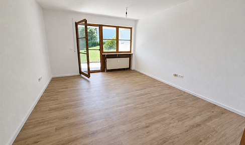 Bright and modernized maisonette apartment with a terrace, balcony, and garage.