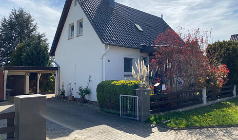 Detached house in a prime location with panoramic views.