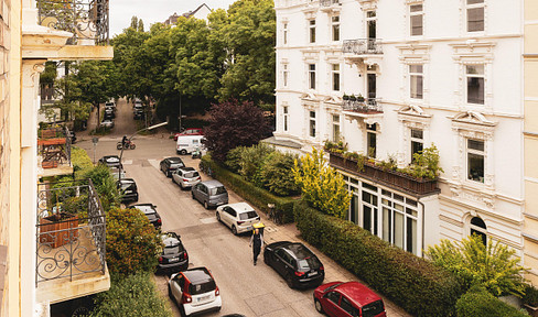 Commission-free: Bright, spacious 3-room apartment on the top floor with a large southwest-facing balcony | Eppendorf/Hoheluft-Ost.