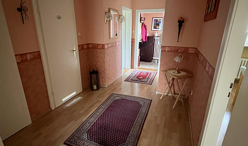 Helle & freundliche 2,5 Zimmerwohnung mit EBK und Balkon zum 01.09.2026 zu vermieten.