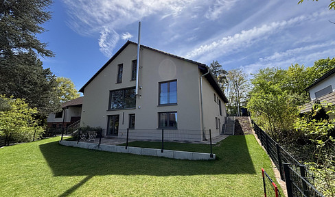Moderne, möblierte, neu sanierte Wohnung mit Terrasse und eigenem Gartenanteil (Babenberger Viertel)