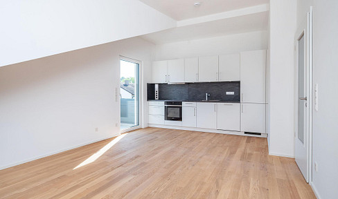 Bezugsfertig: Neubau-DG-Wohnung mit Balkon + EBK in Parsdorf bei München | KfW-40-QNG - WE 12