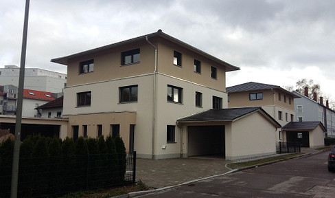 Modern semi-detached house in a central location in Buchloe – KfW 55 standard, garden, and terrace with outdoor seating area!