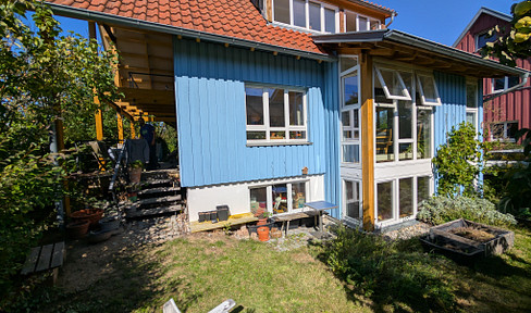 Architektenhaus mit Garten, Terrasse, Carport und Garage