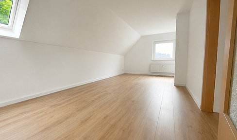 Erstbezug nach Renovierung: helle 2-Zimmer-Dachgeschosswohnung