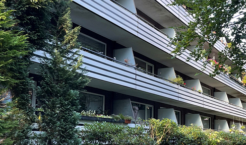 Bright 2.5-room apartment with a large balcony, located near the city park.