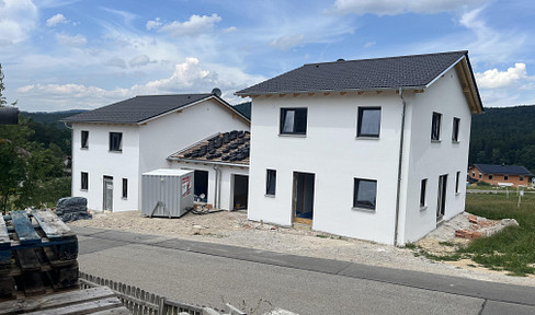 New construction: Almost completed single-family home with garden and garage – available for occupancy in October 2026 in Willmering.