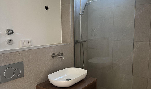 Completely renovated and without commission - 2-room apartment in the basement in S-Heumaden.