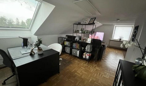 Bright 2-room penthouse apartment in a quiet location in Dortmund-Brackel.