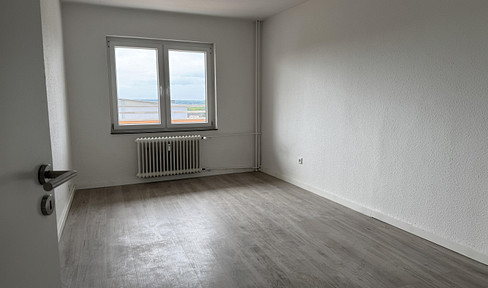 Enjoy peaceful living with a view – 2-room apartment on the 6th floor with elevator.