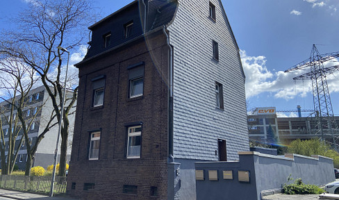 Freistehendes 3-Familienhaus zzgl. Anbau – vollvermietet mit Entwicklungspotenzial