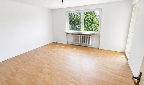 Bright 3-room apartment with a balcony and a well-designed layout.