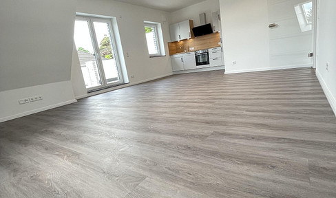 Modern, bright 3-room maisonette apartment with fitted kitchen and balcony + carport in Achim Uphusen.