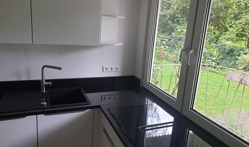 Quiet, bright, and modern apartment with a balcony and custom-built kitchen in Neuenheim.