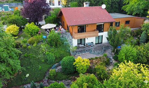 Commission-free: Bright, single-family house located on a south-facing hillside, featuring a Tulikivi storage stove (negotiable price).