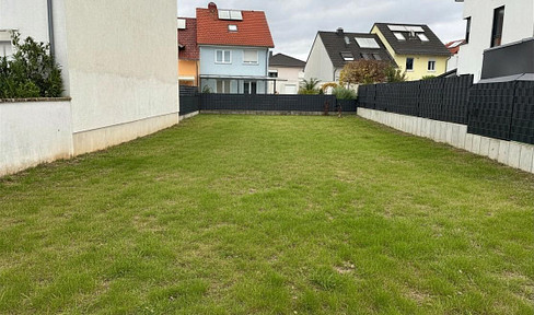 Building plot for a semi-detached house in Kelsterbach | No commission fees.