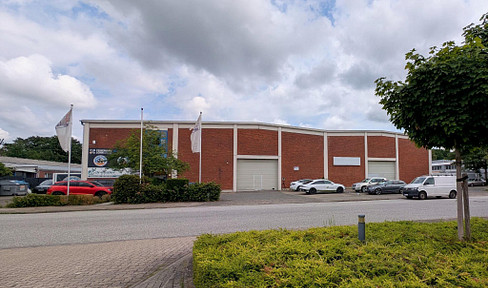Commercial property with halls and office spaces, located in a desirable area, for sale by private owner.