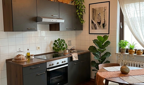 Bezugsfertige 2 Raum Wohnung mit EBK & Balkon