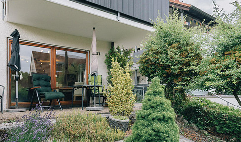 Attractive investment opportunity with a prime location in Stuttgart-Stammheim: 2-room apartment with a newly renovated bathroom and a private garden.