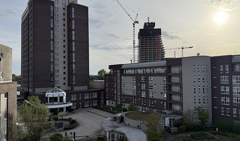 Loft apartment on the Elbe River with a balcony and a view of the Elbtower, located next to the HafenCity district.