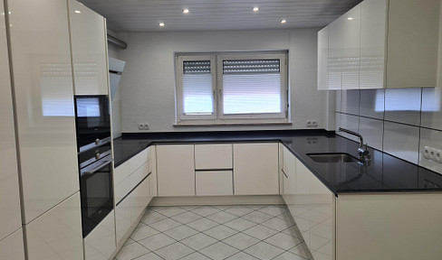 4 Zimmerwohnung mit schöner 30qm großen Terrasse in zentraler Lage