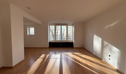 3-room apartment – no commission fees, conveniently located near the city center, with potential for customization.