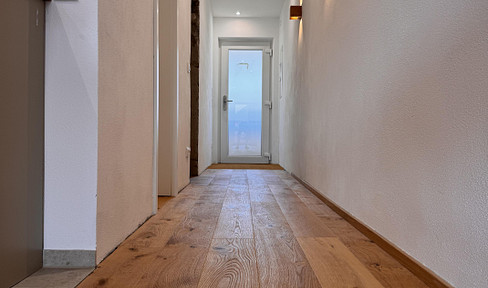 Neu renovierte,teilmöbelierte Wohnung mit Einbauküche, Balkon und Tiefgaragenstellplatz