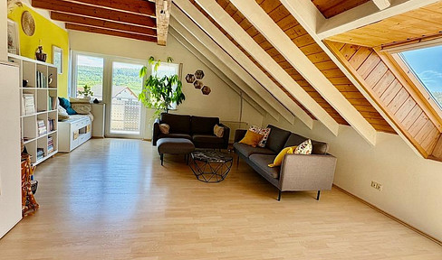 Spacious 2-room apartment, 80 square meters, with fitted kitchen and balcony (furnished/unfurnished) - available for a fixed term of 9 to 18 months.