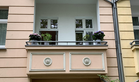 Stilvoll modernisierte Altbauwohnung mit Balkon im beliebten Florakiez