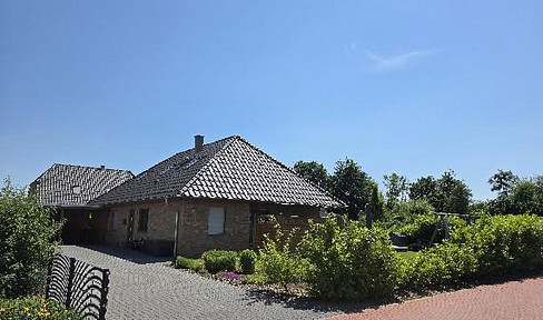 For rent: Detached house in the district of Schaumburg. Address: 31691 Helpsen.